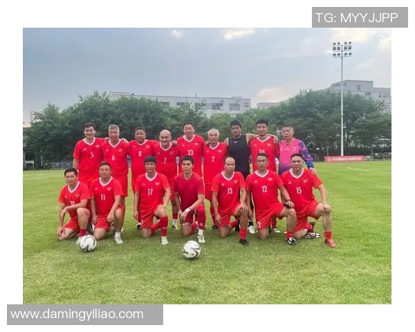 深圳足球队与杭州足球队实力对比赛后分析与总结