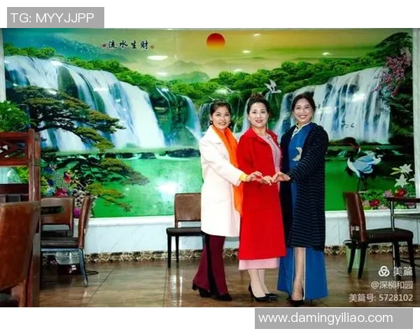 当代足球明星与女星同框合照展现魅力与风采的精彩瞬间